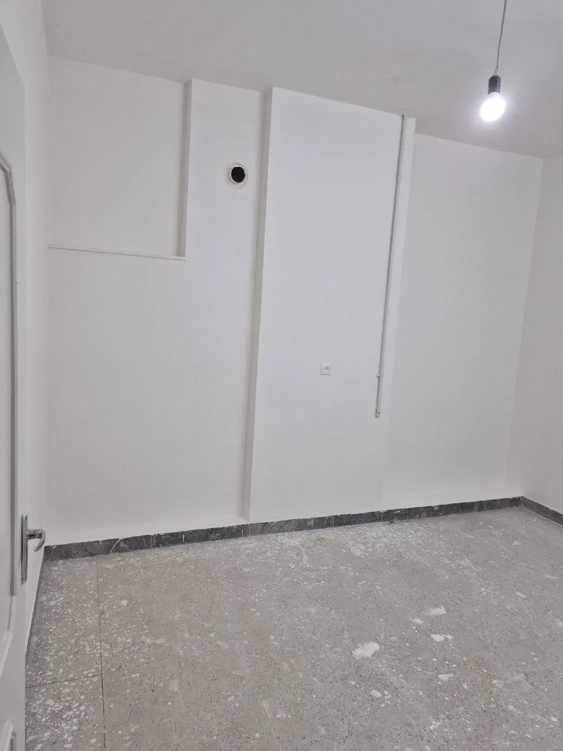 دفتر کار بالای سر مغازه|اجارهٔ دفتر کار، اتاق اداری، مطب|خمینیشهر, |دیوار