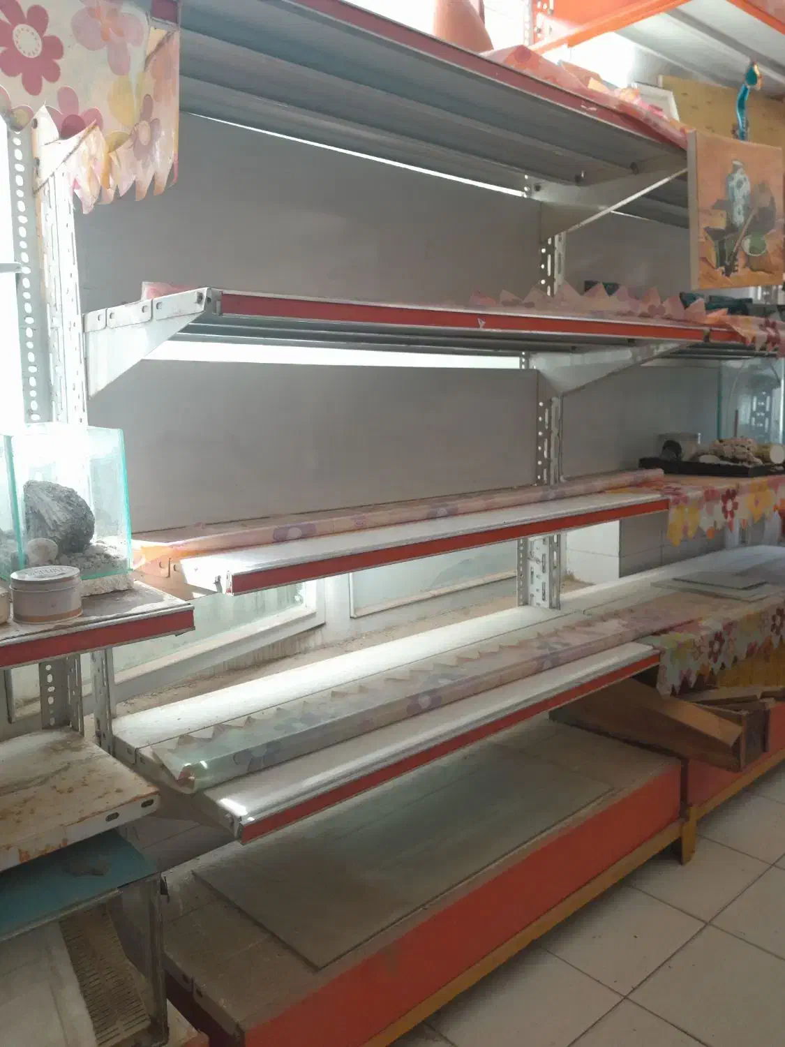 قفسه های دو رنگ سوپری|فروشگاه و مغازه|بهارستان, |دیوار