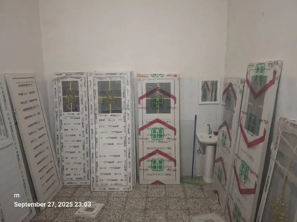 فروش انواع درب و پنجره های پیش ساخته  PVC|مصالح و تجهیزات ساختمان|بردسیر, |دیوار