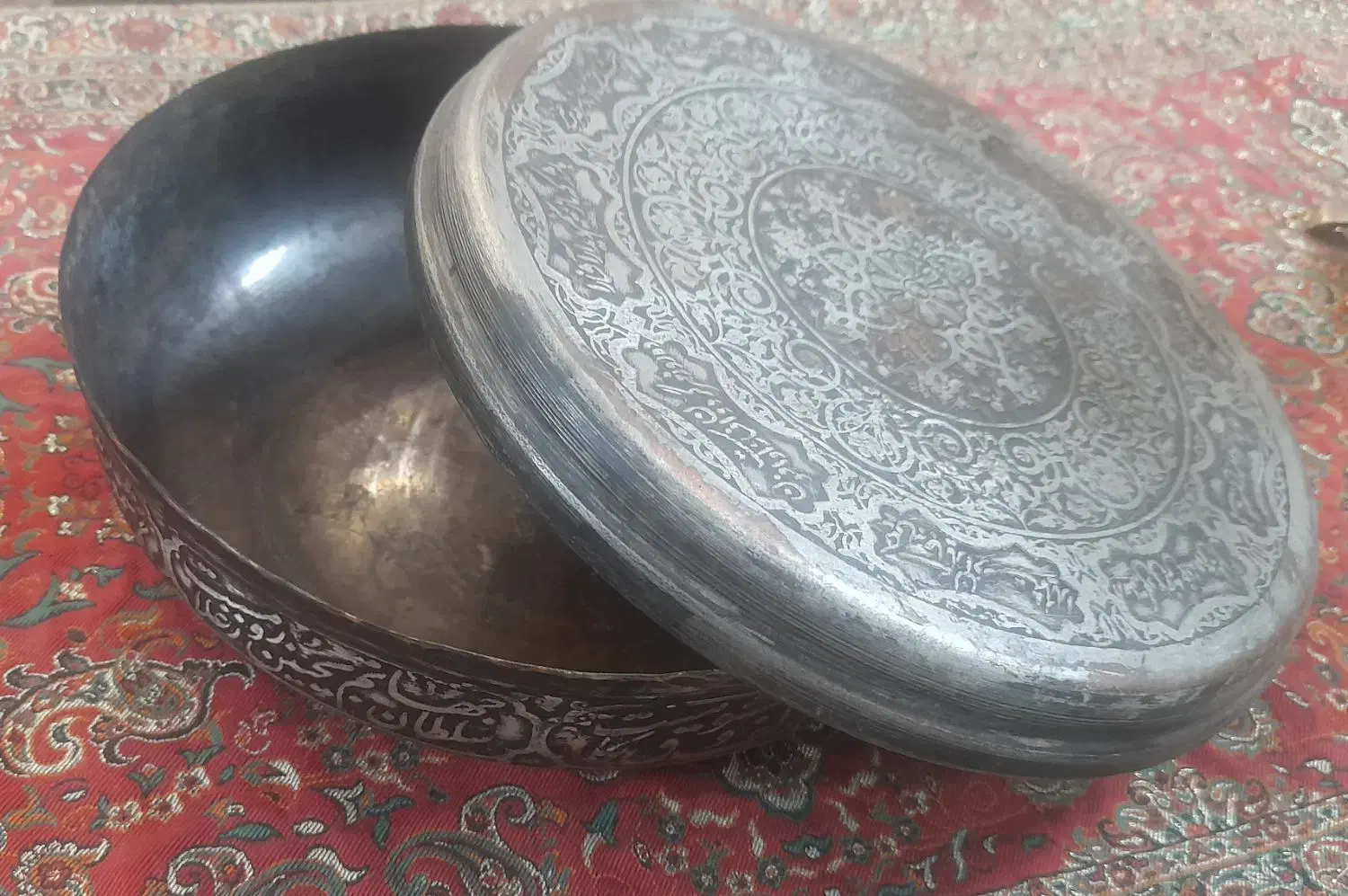 ظرف مسی قدیمی قلم دار|کلکسیون اشیاء عتیقه|کرمان, |دیوار