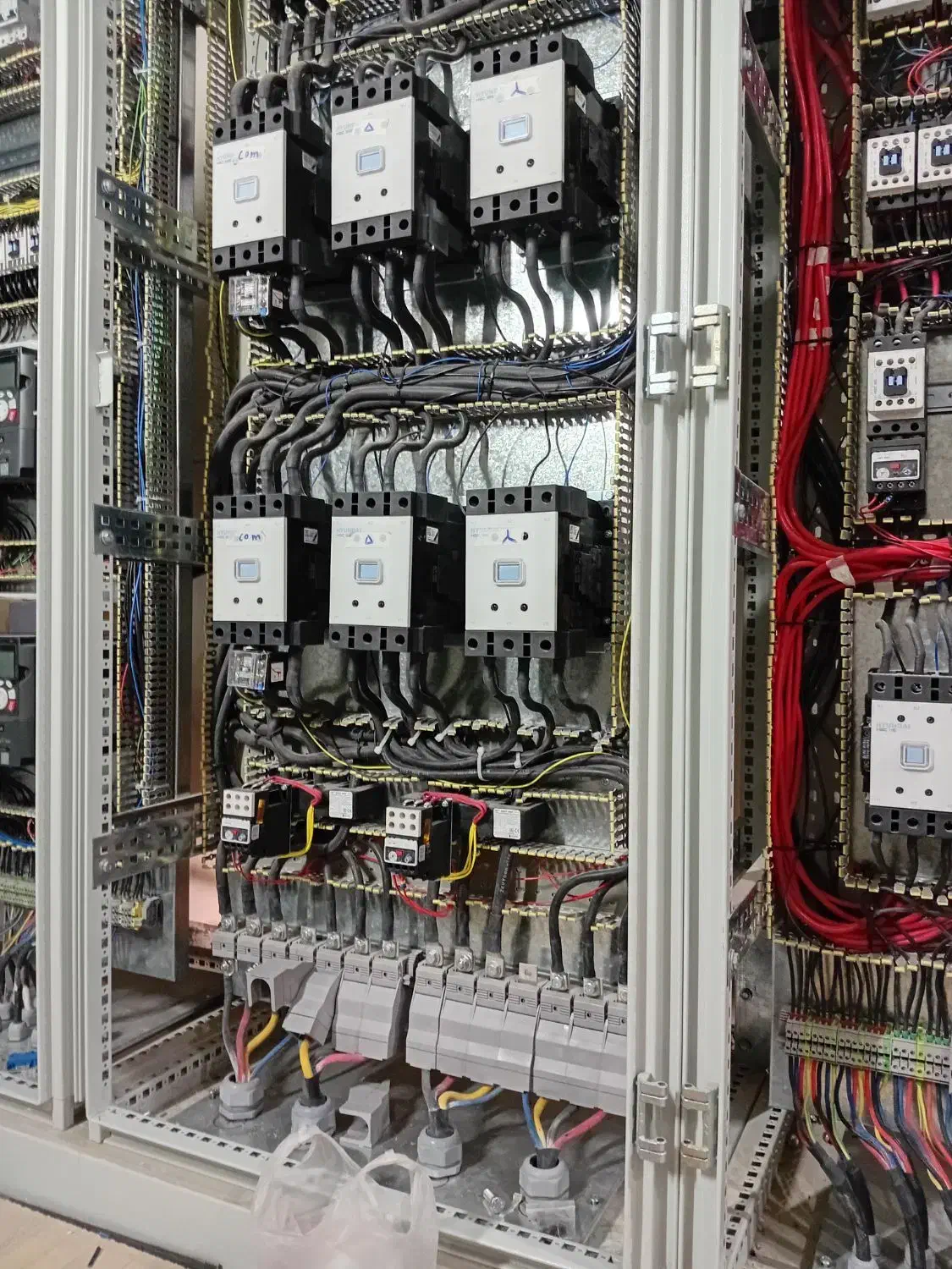 نیازمند کاراموز برق|استخدام صنعتی، فنی، مهندسی|نیشابور, بلوار گلها|دیوار