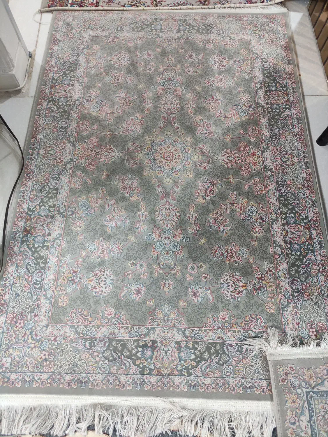 دو عددفرش 6 متری و یک عدد فرش یک در یک و نیم|فرش|شاهینشهر, عطار|دیوار