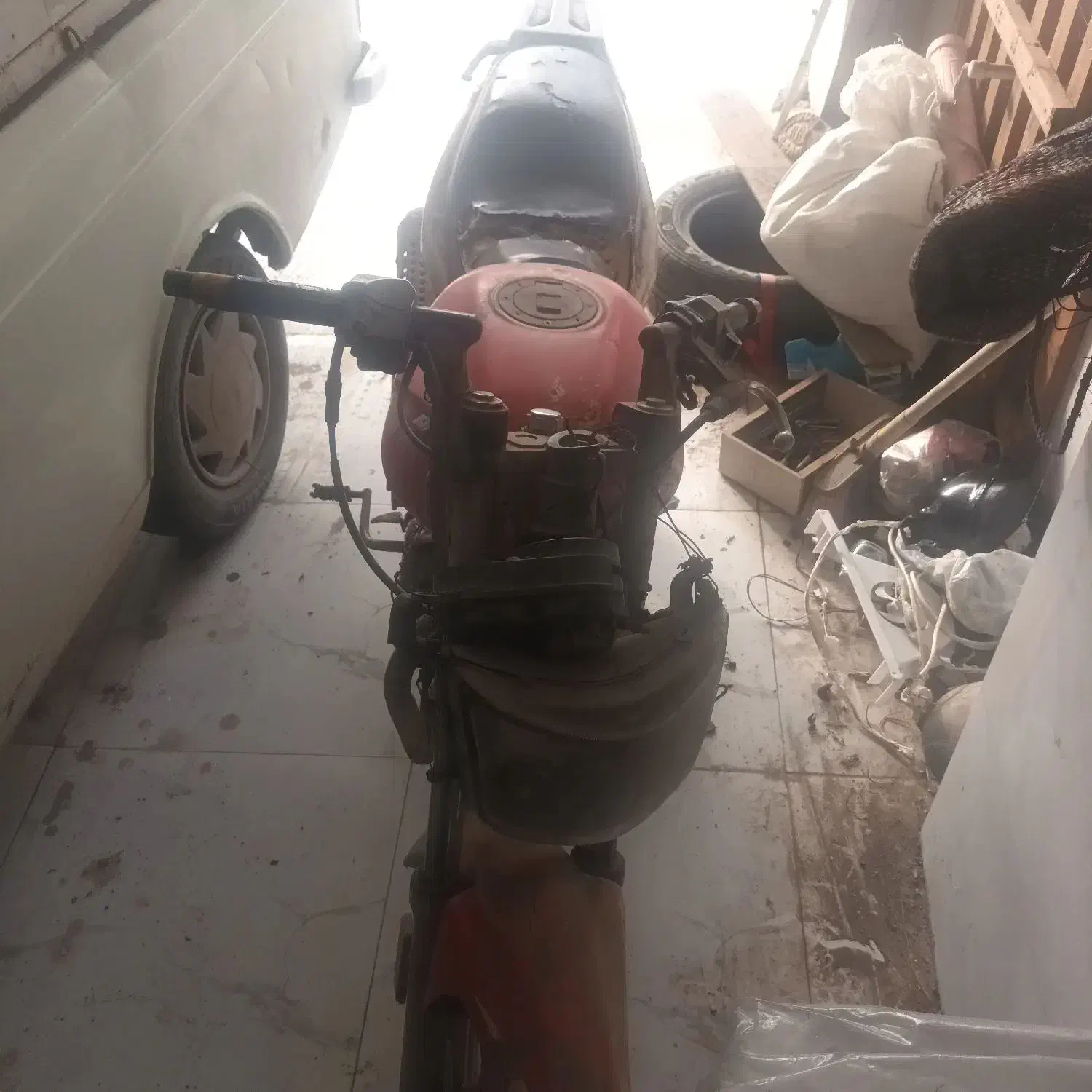 یک عدد موتور سیکلت پیشرو بامدارک کامل|موتورسیکلت|رشت, حومه رشت|دیوار