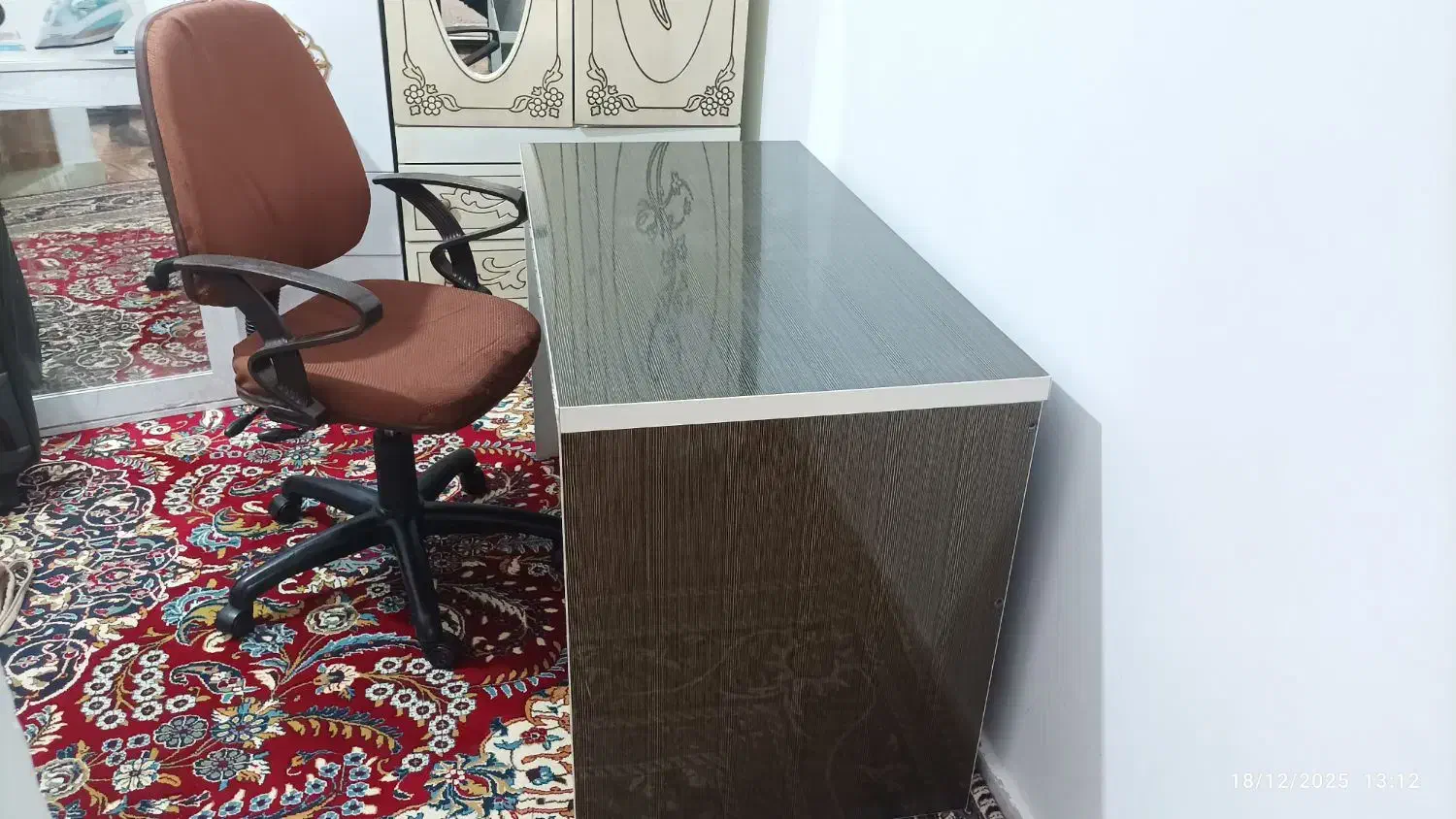 میز کار باصندلی جک دار|میز تحریر و کامپیوتر|میانه, |دیوار