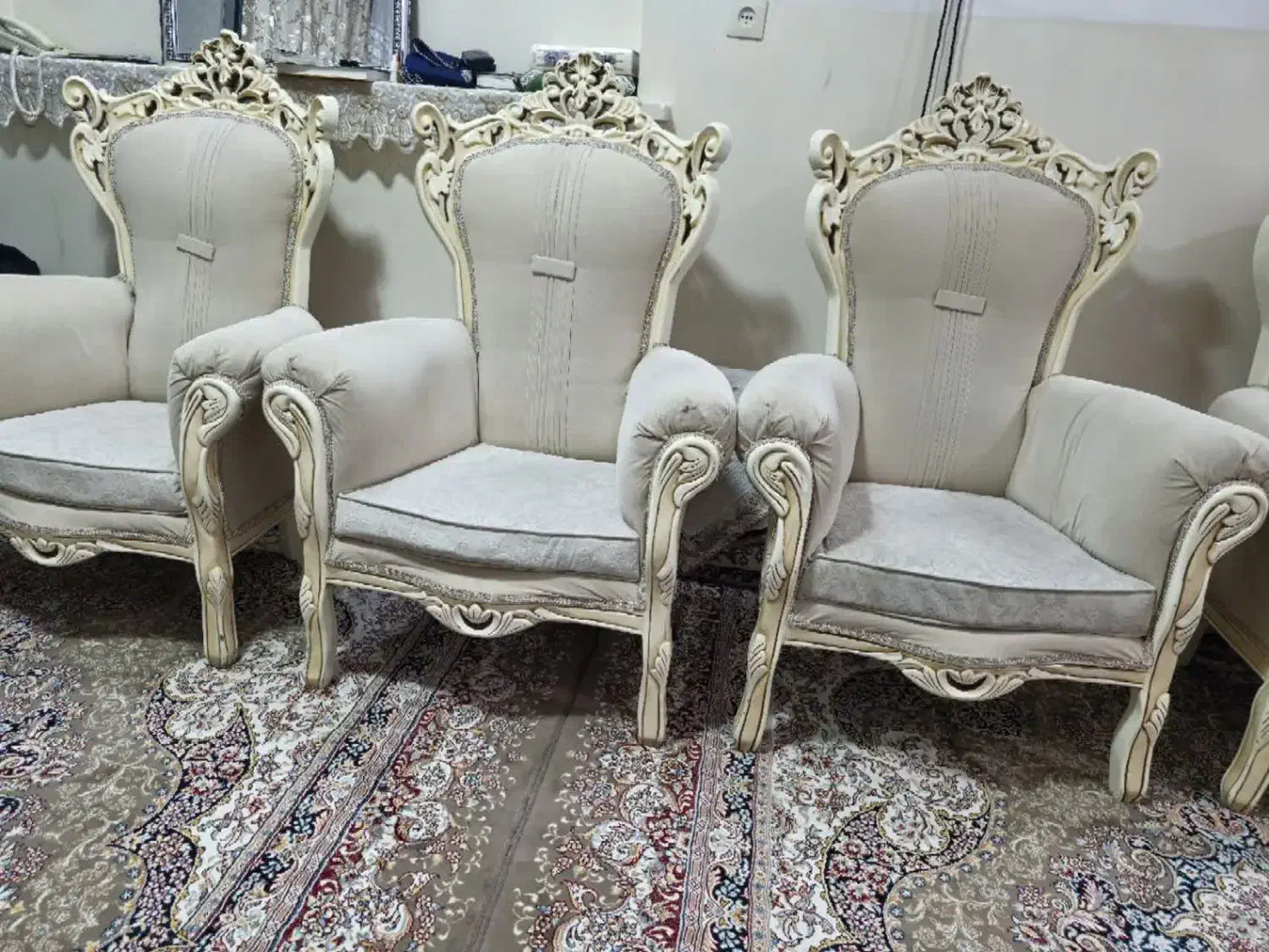 مبل ۷نفره به همراه میز عسلی|مبلمان خانگی و میز عسلی|قم, شاه ابراهیم|دیوار