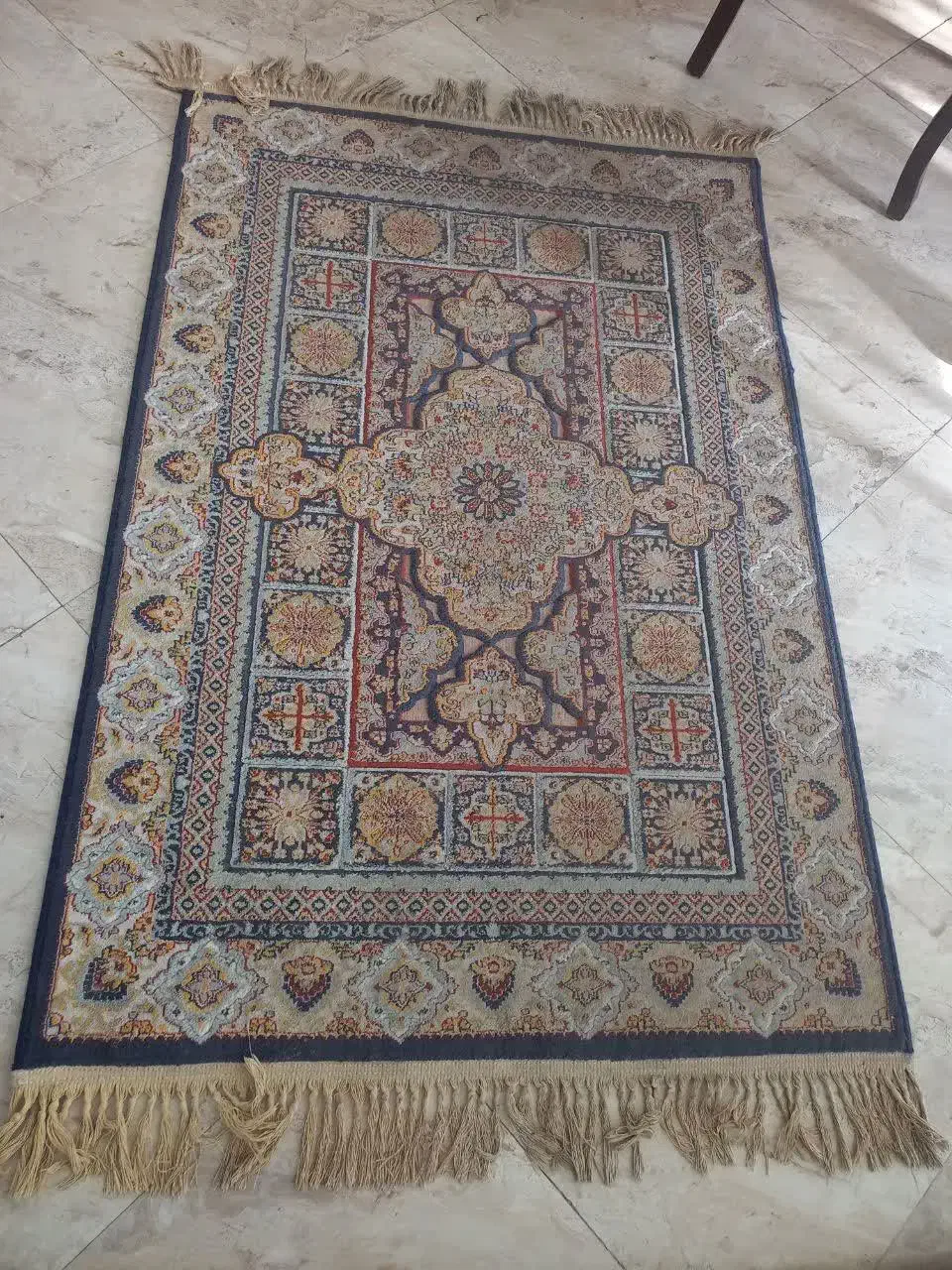 دو عدد قالیچه هم شکل|فرش|کیش, |دیوار