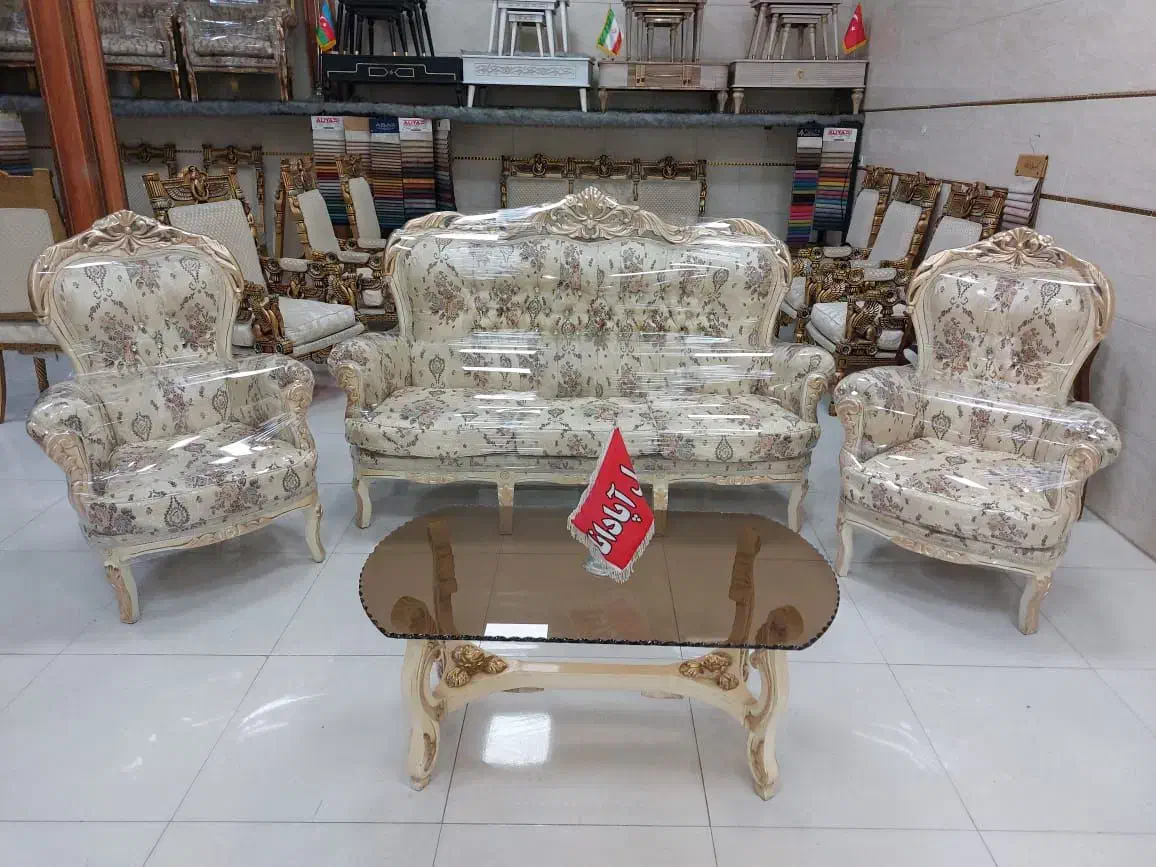 مبل سلطنتی هفت نفره با جلو مبلی عسلی ب شرط|مبلمان خانگی و میز عسلی|چالوس, |دیوار
