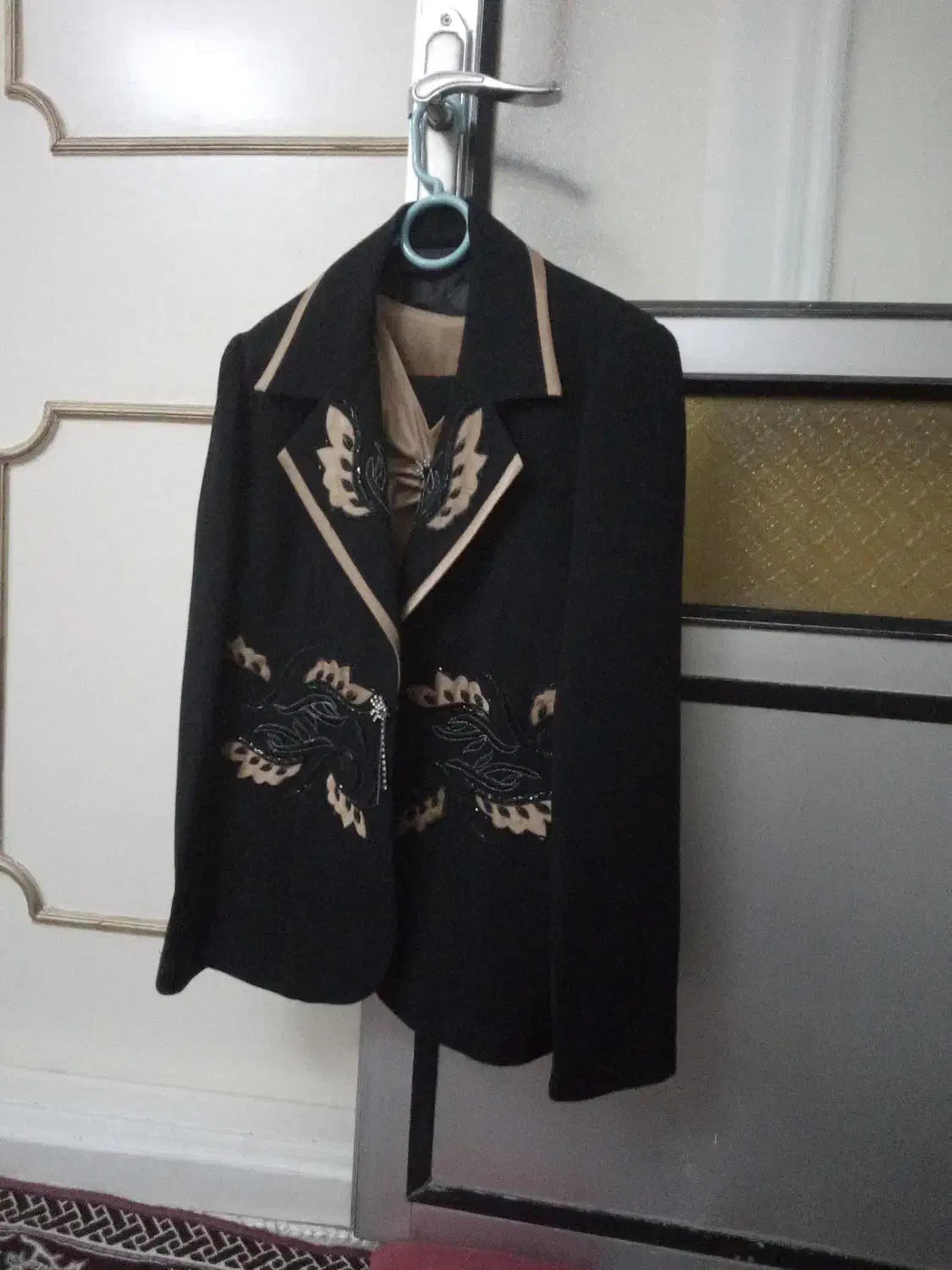 کت دامن مجلسی|لباس|خوی, |دیوار