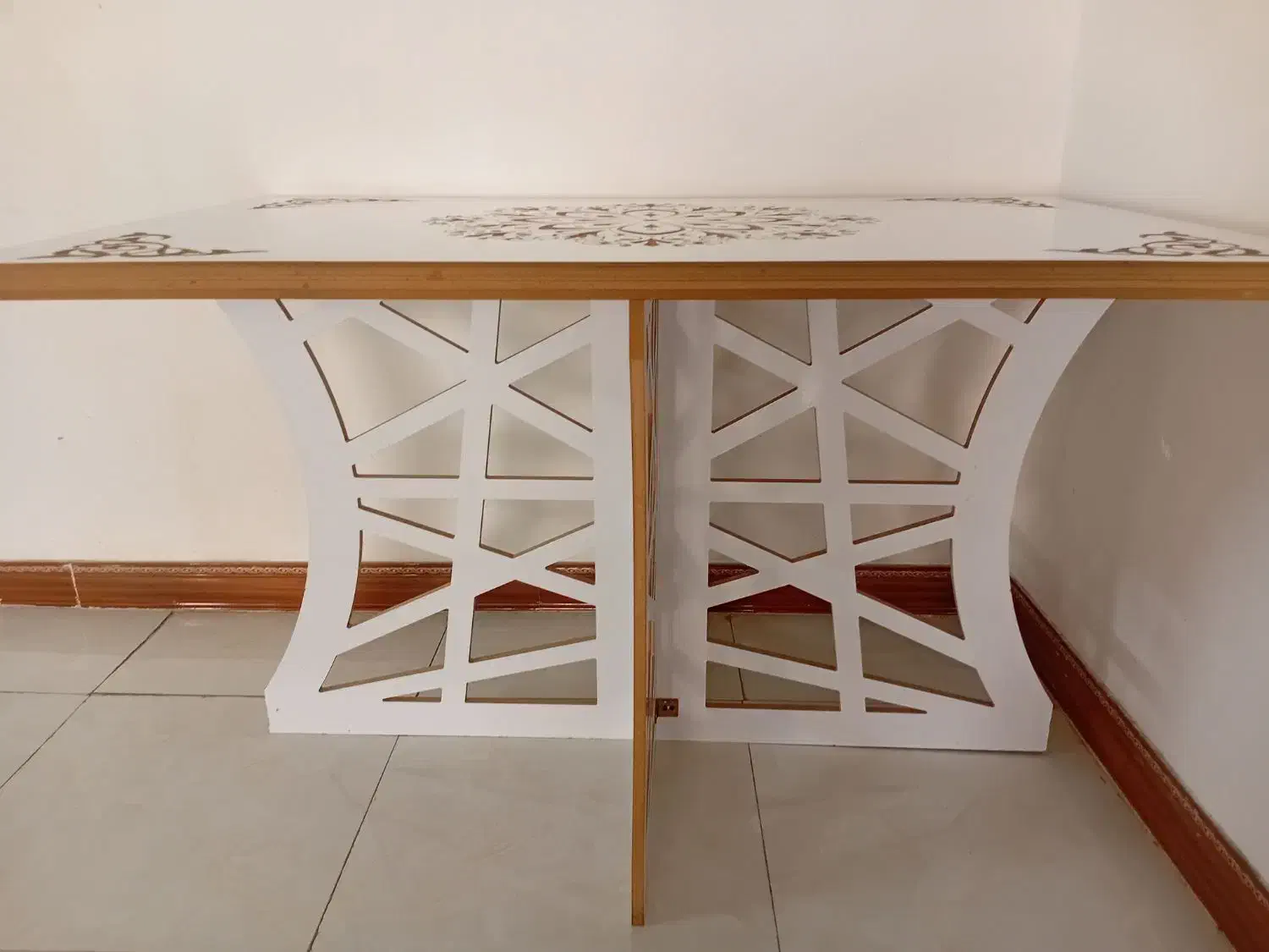 میز|میز و صندلی غذاخوری|قوچان, |دیوار