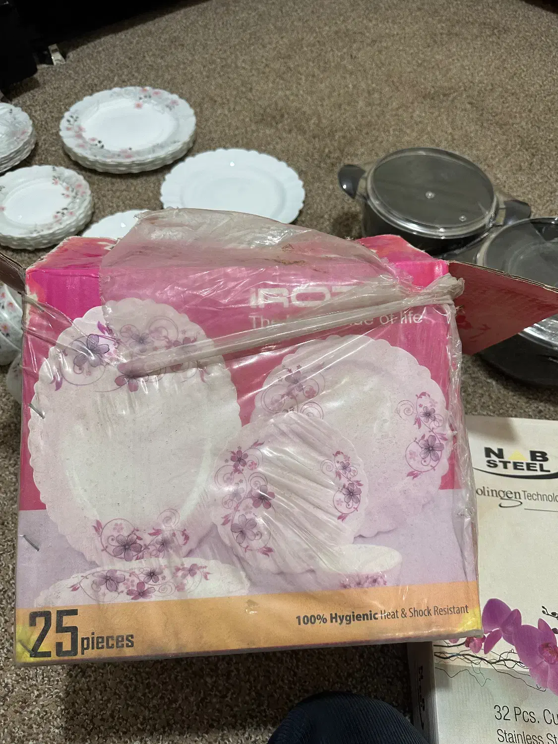 بشقاب نو  ( باز نشده)|ظروف سرو و پذیرایی|قم, شهرک مهدیه|دیوار