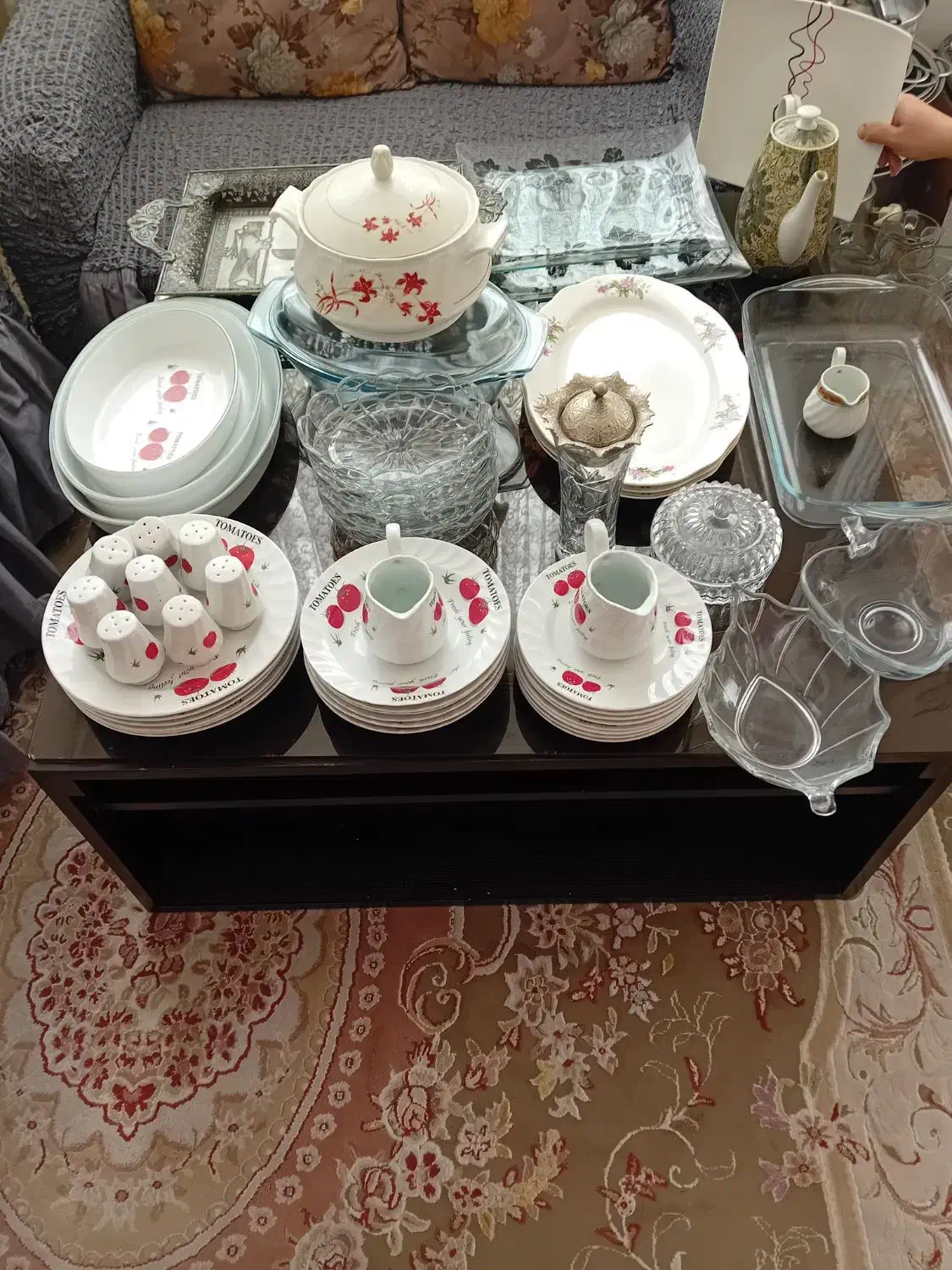 تعدادی ظروف با قیمتی باور نکردنی و مقطوع|ظروف سرو و پذیرایی|کرج, کوی امامیه|دیوار