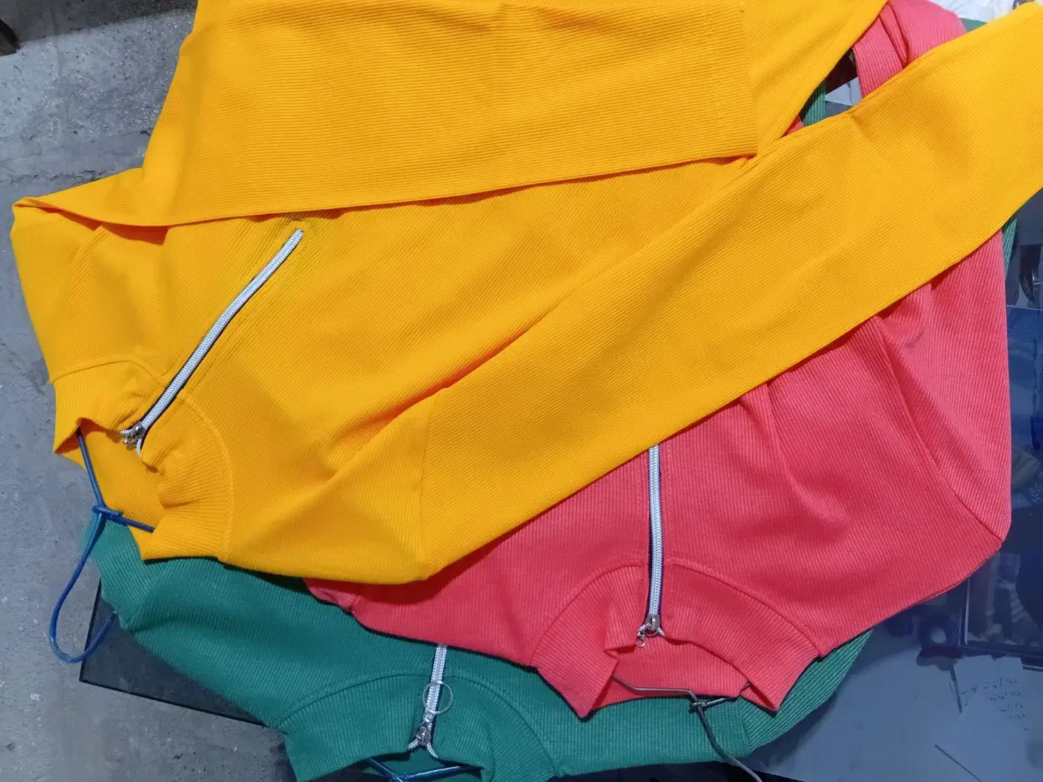 پوشاک مریم گلی|لباس|بومهن, |دیوار