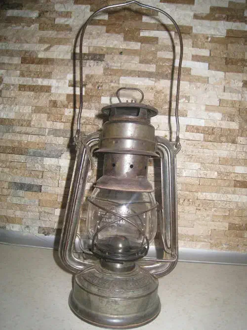 فانوس قدیمی|کلکسیون اشیاء عتیقه|قم, انسجام|دیوار