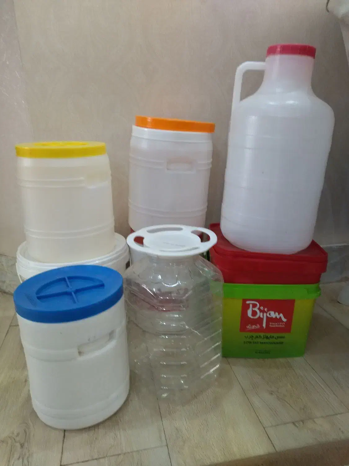 سطل وظروف پلاستیکی|ظروف نگهدارنده، پلاستیکی، یکبارمصرف|سبزوار, توحیدشهر|دیوار