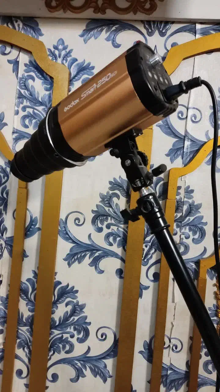 نور 250 ژول گودکس با پایه نگهدارنده نور بالای سر|دوربین عکاسی و فیلم‌برداری|محمدشهر, محمدشهر|دیوار