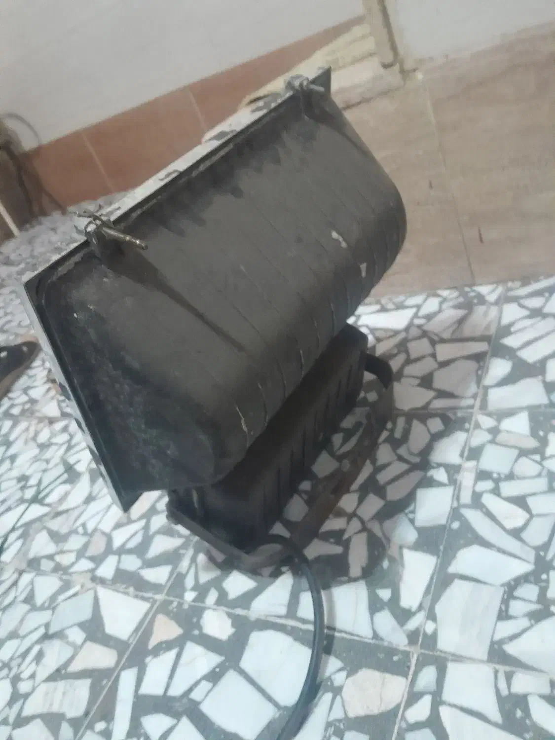 نورافکن افکن پر قدرت و پر نور ترانس دار|لامپ و چراغ|رشت, کوی امام رضا|دیوار