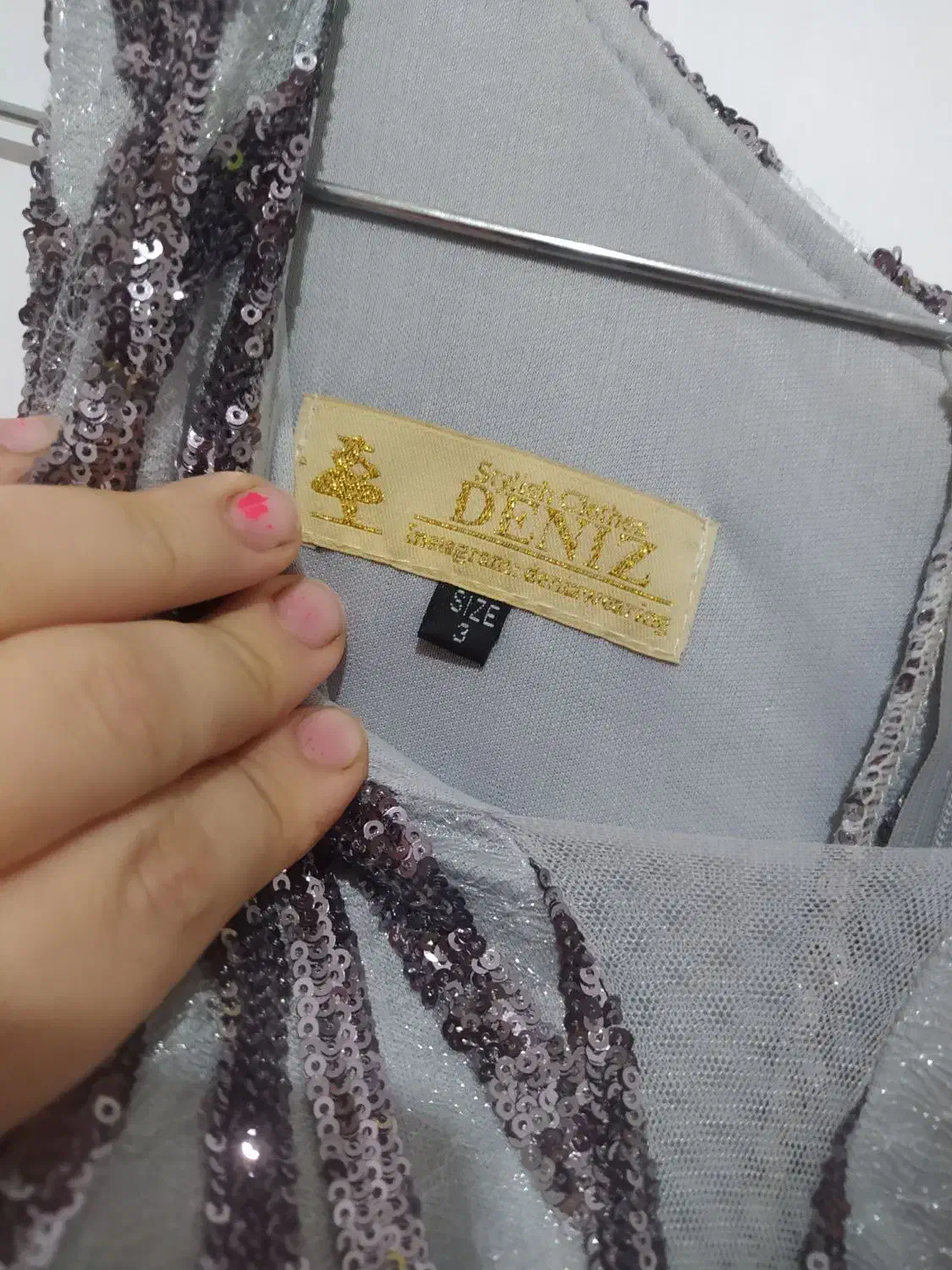 پیراهن مجلسی|لباس|میانه, |دیوار