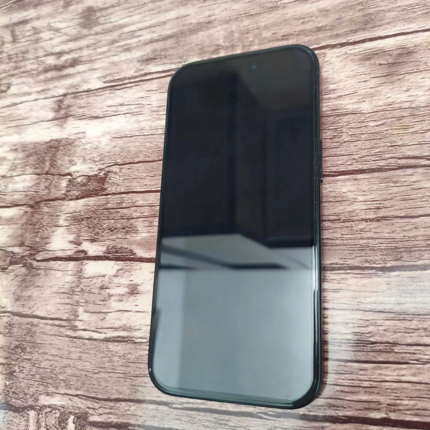Iphone 15|موبایل|شیراز, گل سرخ|دیوار