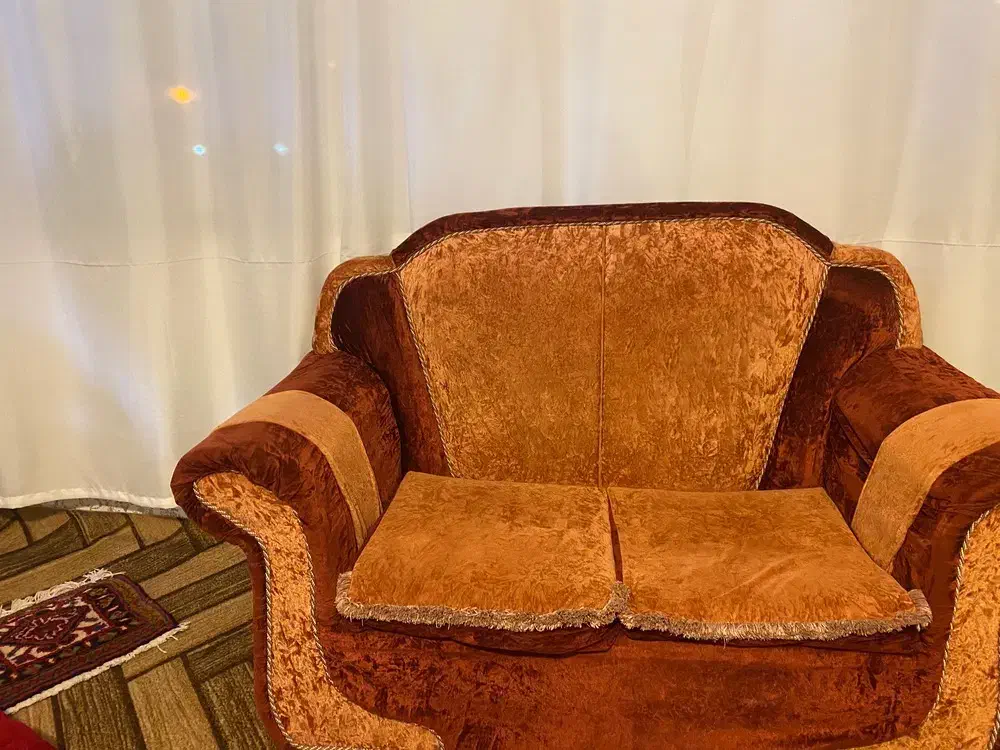 مبل راحتی دو دست|مبلمان خانگی و میز عسلی|اهر, |دیوار