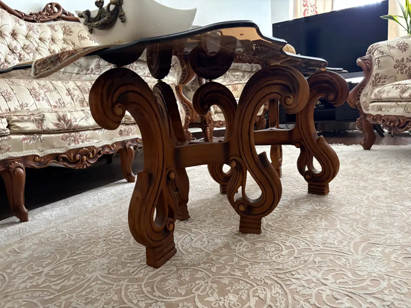 مبلمان ۹ نفره با میز همراه با میز نهارخوری ۸ نفره|حراج|تهران, صادقیه|دیوار