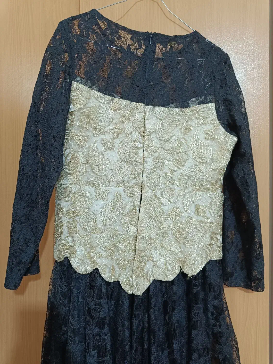 لباس دخترانه و زنانه|لباس|اندیشه, اندیشه فاز ۳|دیوار