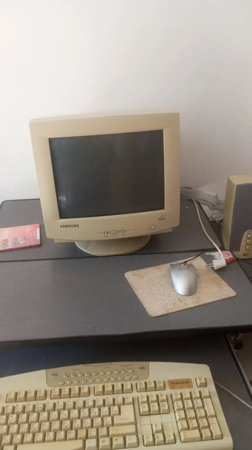 کامپیوتر به همراه میز|رایانه رومیزی|کرمان, |دیوار