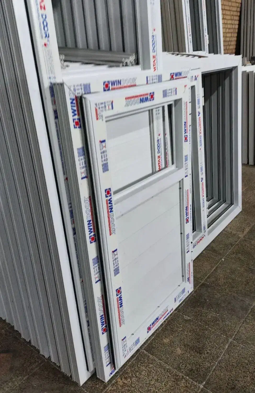 درب وپنجره پی وی سی (pvc) عمده و تکی|مصالح و تجهیزات ساختمان|بهارستان, |دیوار