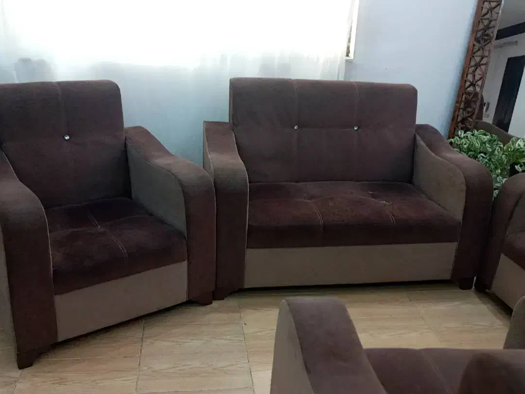 مبل ۷نفره|مبلمان خانگی و میز عسلی|رشت, حومه رشت|دیوار