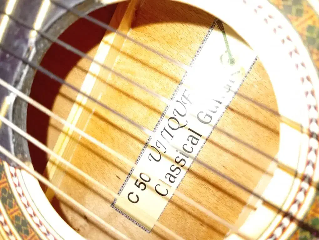 گیتار|گیتار، بیس، امپلیفایر|بروجن, |دیوار