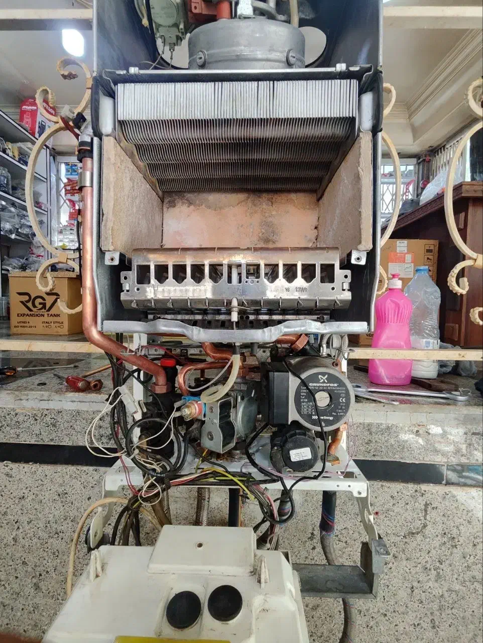 تعمیر و سرویس انواع پکیج وآبگرمکن جوشکاری آبگرمکن|خدمات پیشه و مهارت|شیراز, قدوسی غربی|دیوار