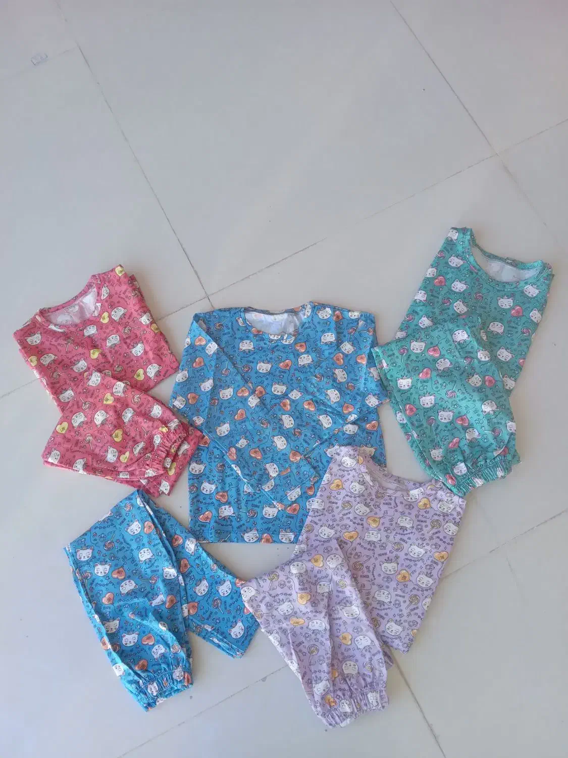 فروش لباس فقط عمده قیمت مناسب|لباس|فرمهین, |دیوار