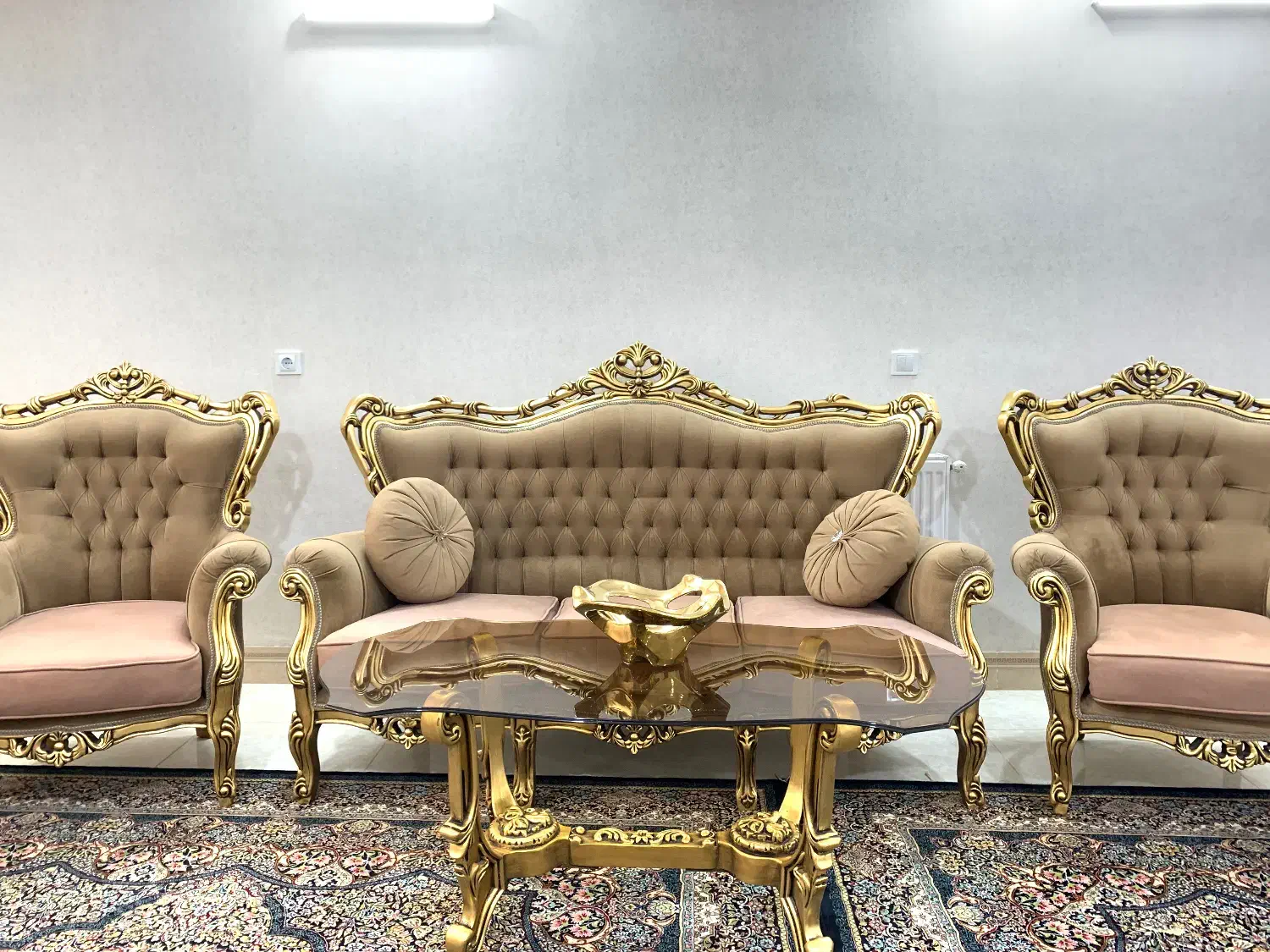 مبل سلطنتی 7 نفره|مبلمان خانگی و میز عسلی|سبزوار, توحیدشهر|دیوار