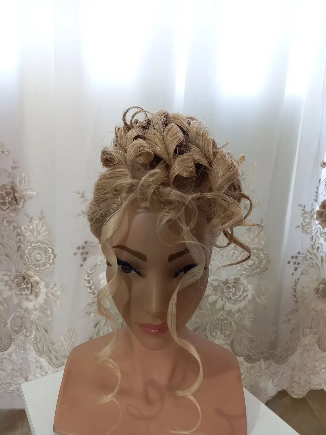 کله مانکن  با موی طبیعی|آرایشگاه و سالن‌های زیبایی|اقبالیه, |دیوار