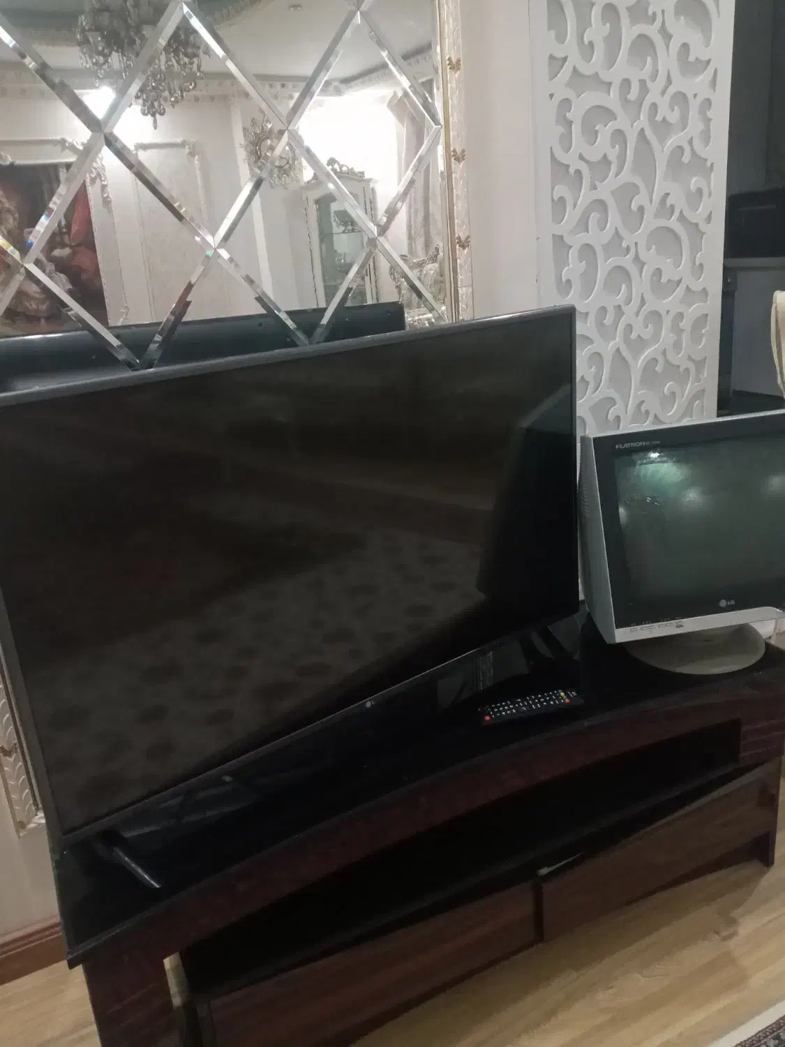 مانیتور.تلویزیون وزیر تلویزیون ال جی۴۲|تلویزیون و پروژکتور|اردبیل, |دیوار