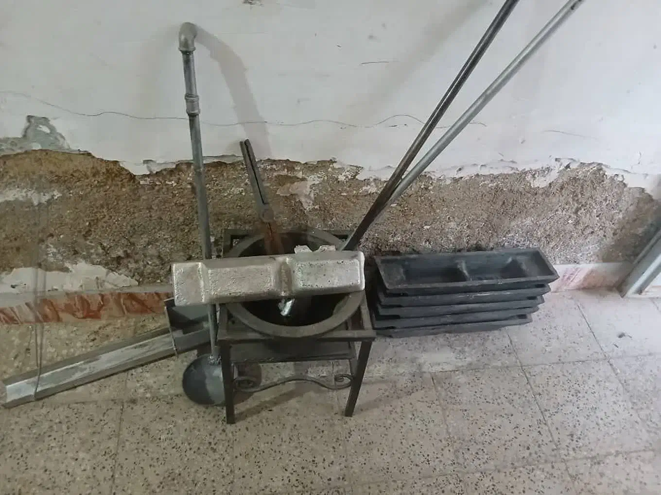 کوره ذوب آلومینیوم|ماشین‌آلات صنعتی|اقلید, |دیوار