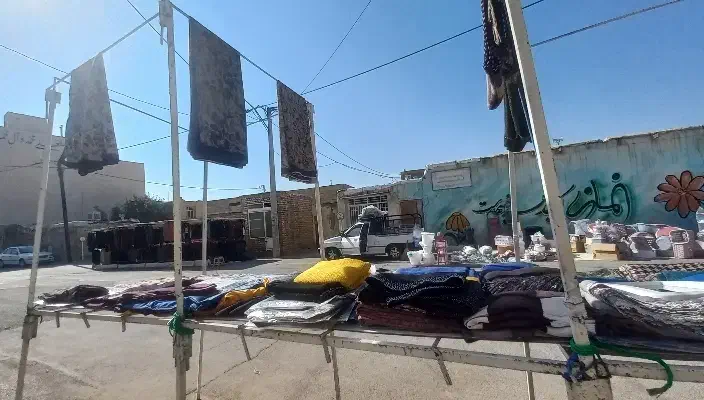 میز آهنی برای بازار دست فروشی|فروشگاه و مغازه|ابریشم, |دیوار