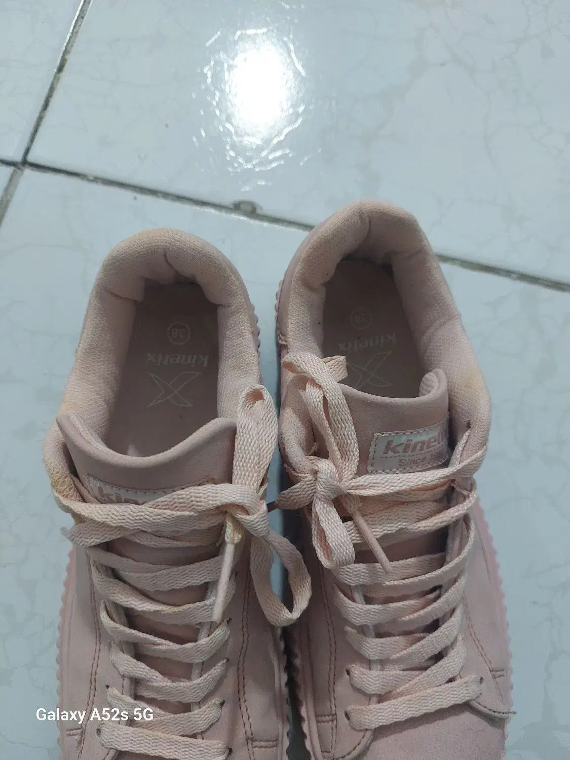 کفش . گیو .|کیف، کفش، کمربند|شهریار, شهریار|دیوار