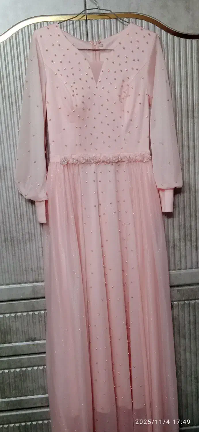 لباس مجلسی نگین دوز شده در حد نو|لباس|قم, زنبیل آباد|دیوار