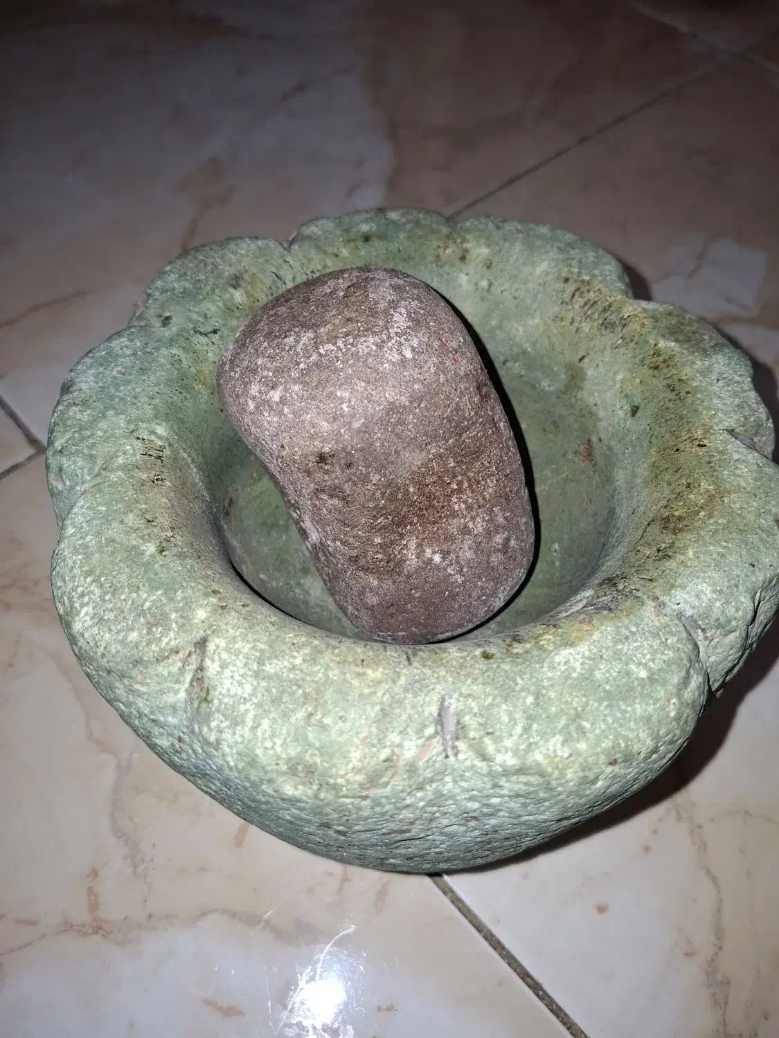 هاون سنگی|کلکسیون اشیاء عتیقه|مشکیندشت, |دیوار