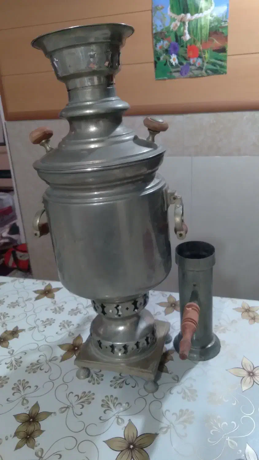 سماورعتیقه برنجی زغالی  قدیمی|کلکسیون اشیاء عتیقه|اصفهان, جلالیه|دیوار