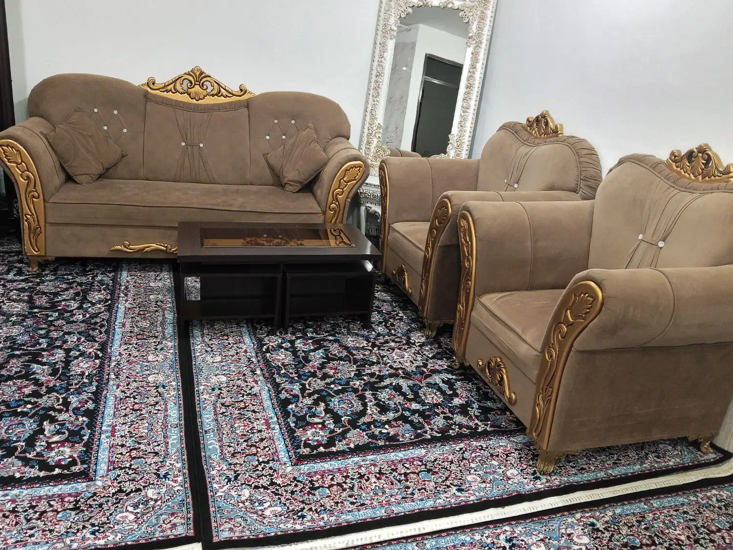 مبل 5نفره همراه میز و عسلی|مبلمان خانگی و میز عسلی|مریوان, |دیوار