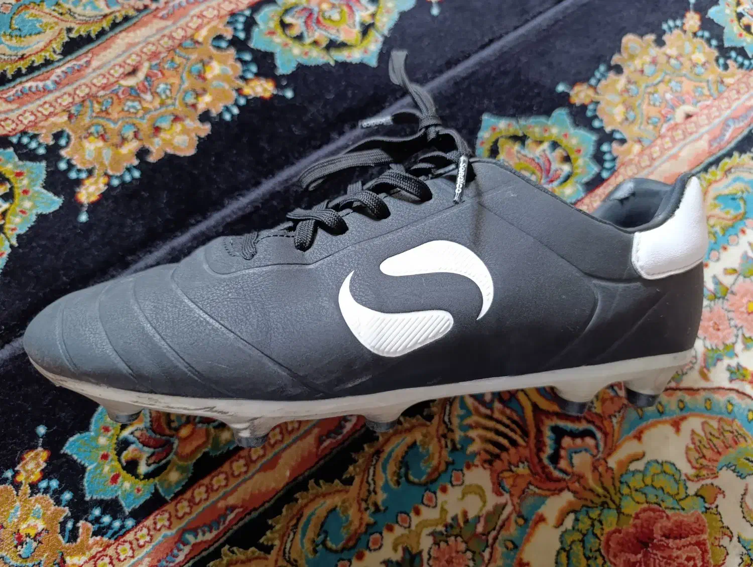 کفش فوتبال|تجهیزات ورزشی|شیراز, باغ تخت|دیوار