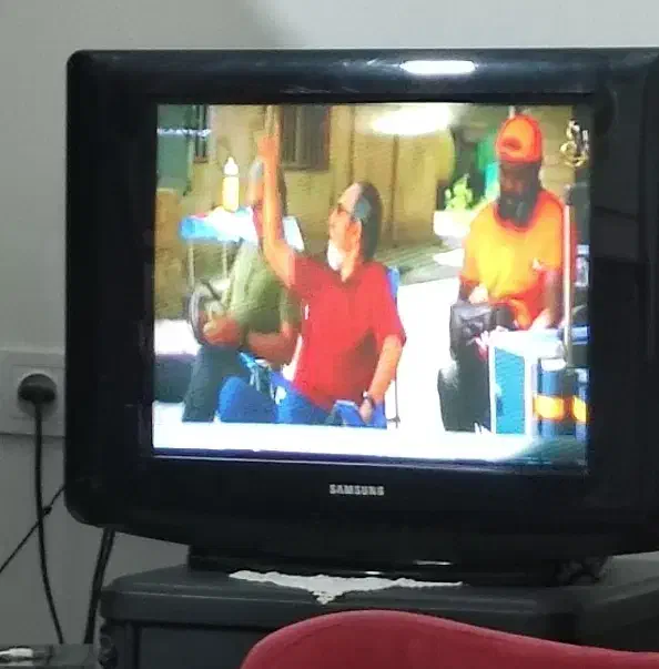 تلوزیون ۲۱ اینچ|تلویزیون و پروژکتور|رودهن, |دیوار