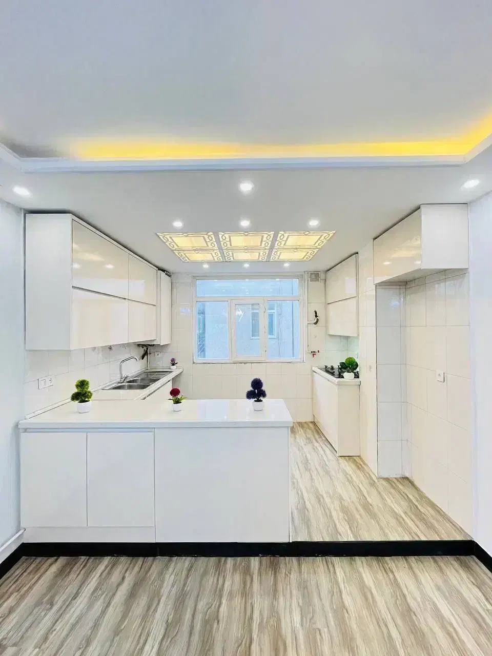 سرمایه گذاری پرسودسندتک برگ تهران/روبنمادیزاین شده|فروش آپارتمان|تهران, جوانمردان (اندیشه)|دیوار