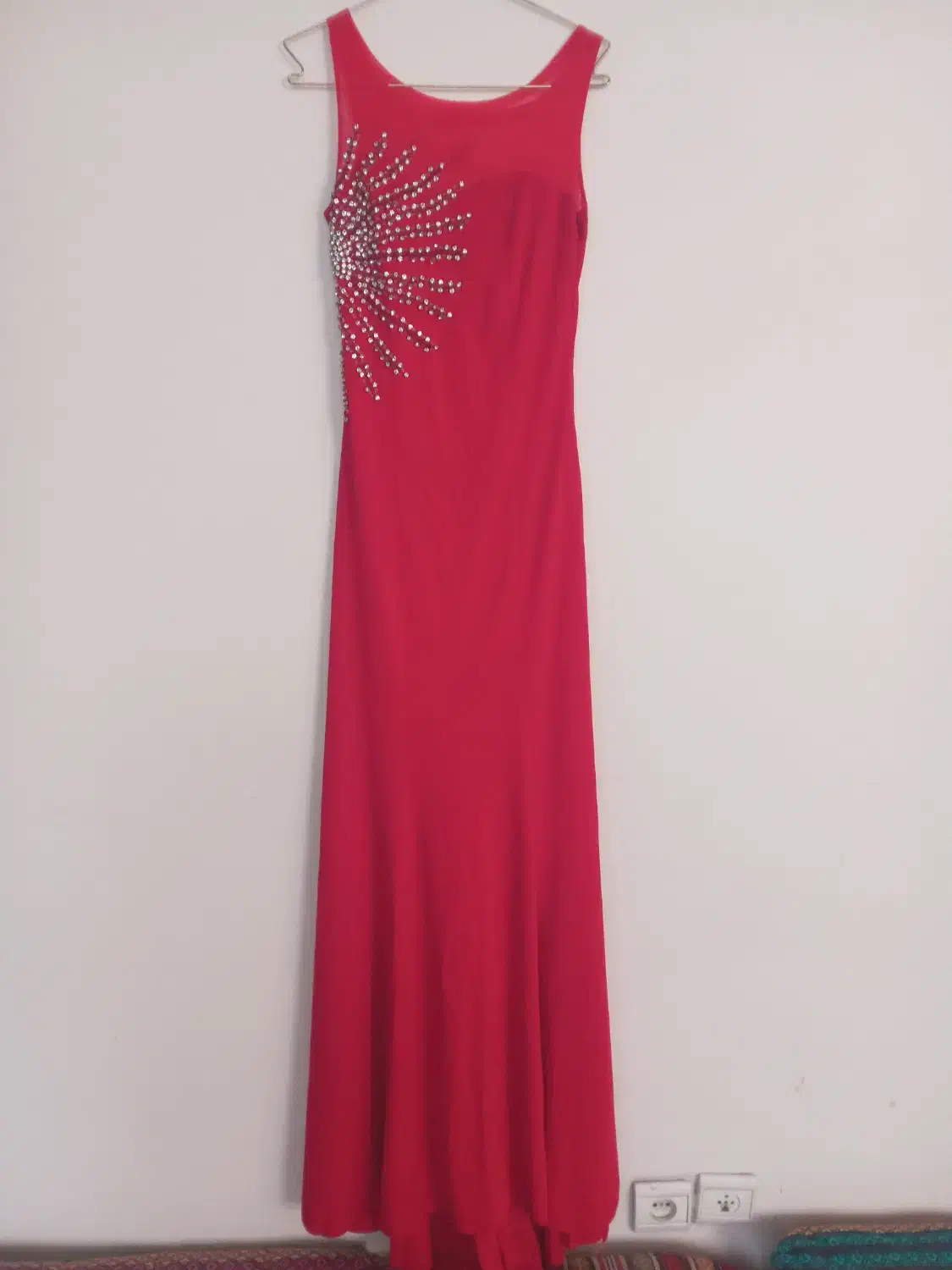 لباس مجلسی|لباس|فردیس, نیروگاه برق|دیوار