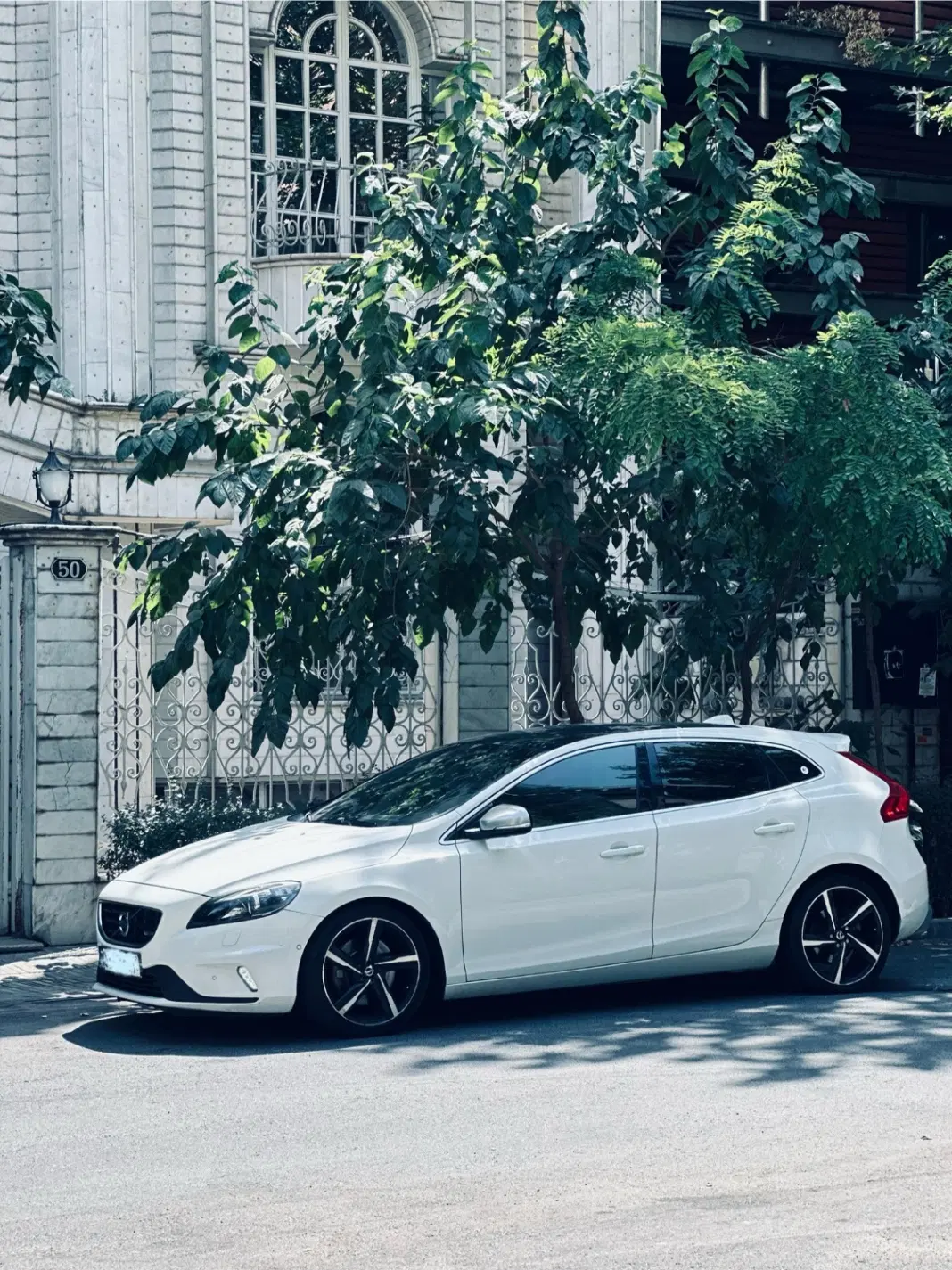 VOLVO V40 R design plus|خودرو سواری و وانت|تهران, پرستار|دیوار
