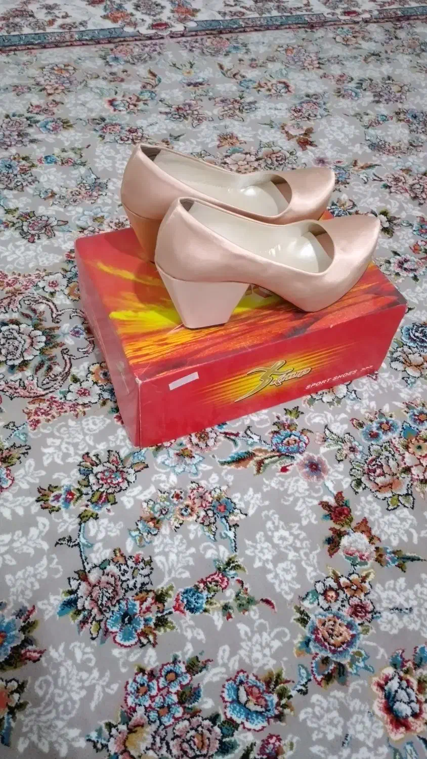 تعدادی کفش زنانه تمیز و سالم شیک|کیف، کفش، کمربند|رامهرمز, |دیوار