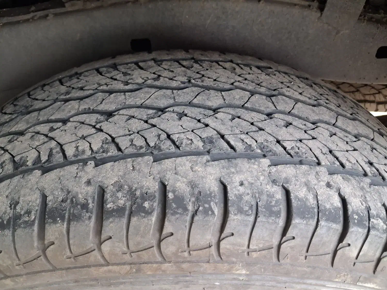 لاستیک کویر تایر ۲۶۵.۶۰.۱۸ سالم ۶۰درصد|قطعات یدکی و لوازم جانبی|رشت, خمیران زاهدان|دیوار