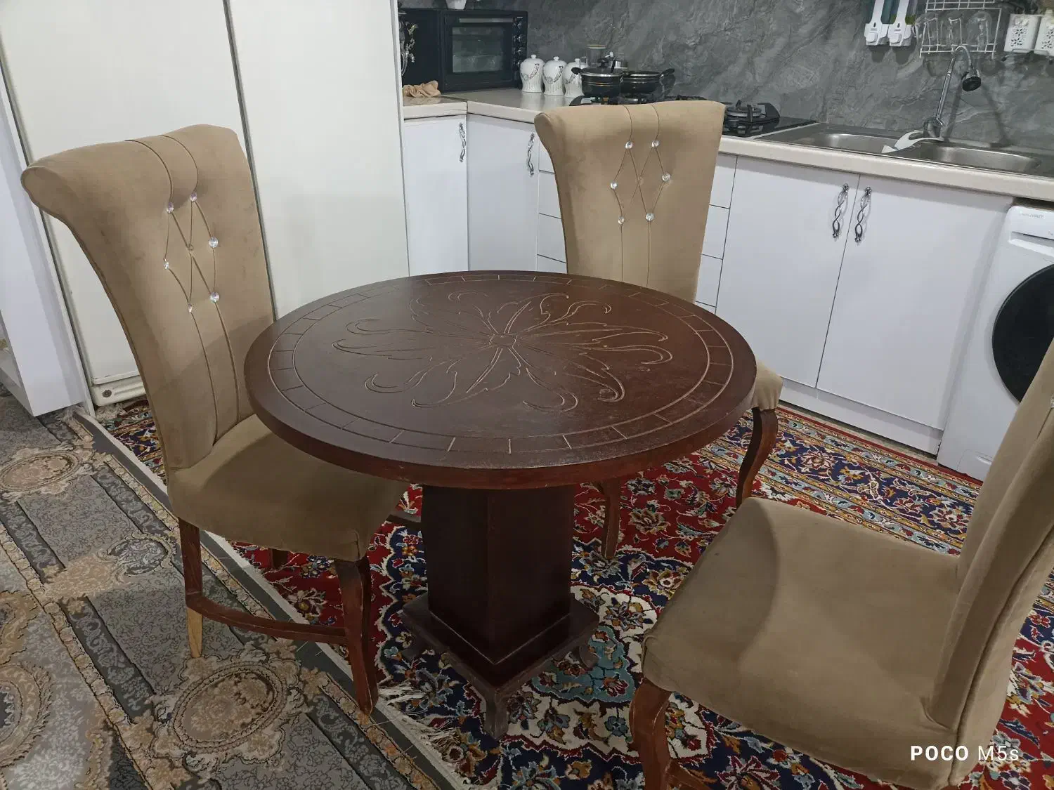 سلام مبل هفت نفره و میز نهار خوری 4 نفره|مبلمان خانگی و میز عسلی|تربتحیدریه, داروپخش|دیوار