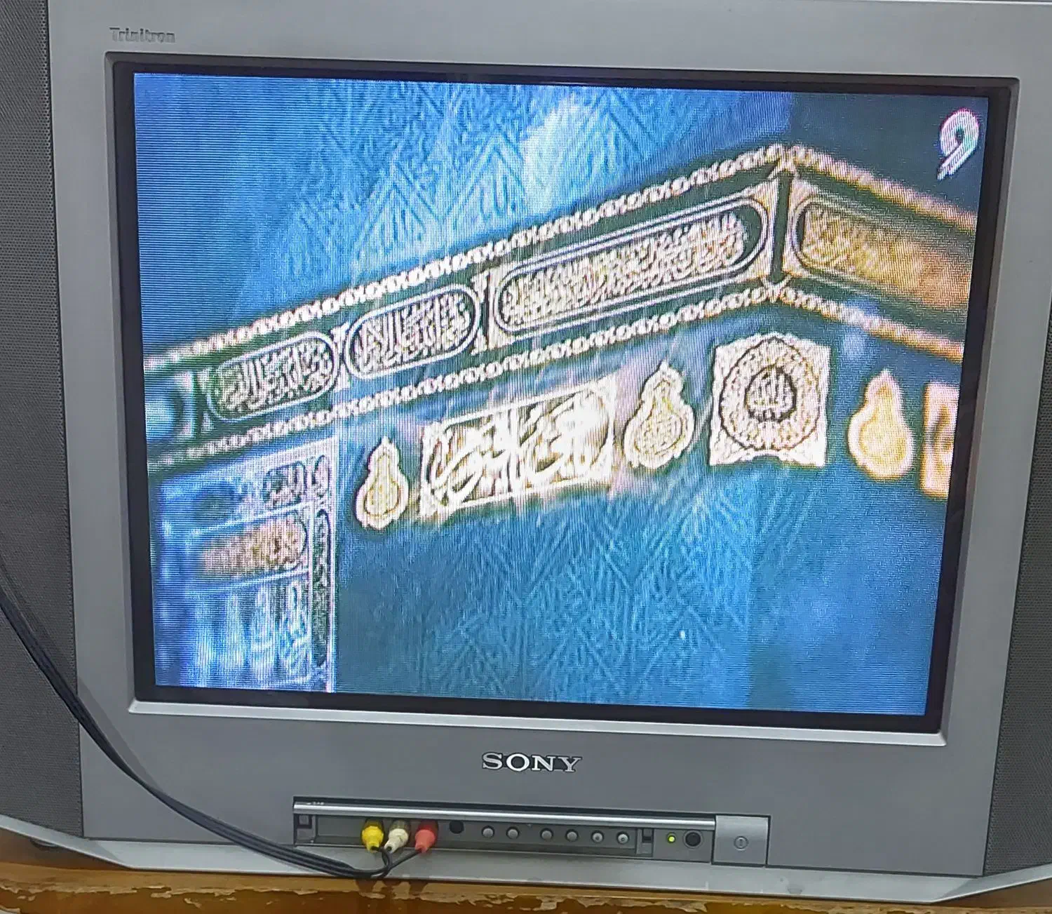 تلوزیون ۲۱ اینچ سونی مدل وگا|تلویزیون و پروژکتور|رشت, آب و برق|دیوار